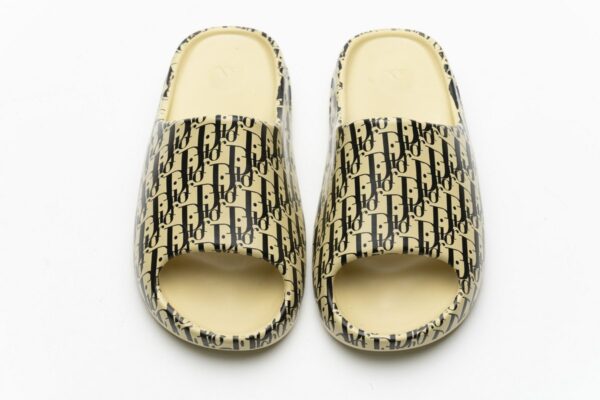FW6344-5 adidas Yeezy Slide - Image 5