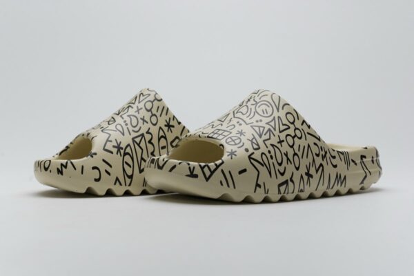 FW6345 adidas Yeezy Slide “Graffiti” - Image 6
