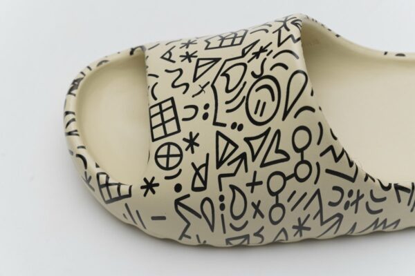FW6345 adidas Yeezy Slide “Graffiti” - Image 8