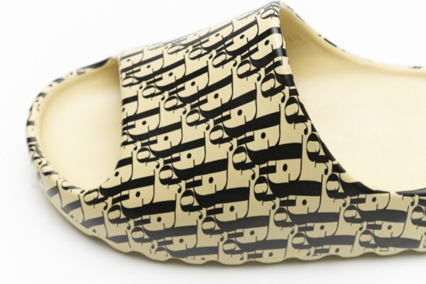 FW6344-5 adidas Yeezy Slide - Image 11