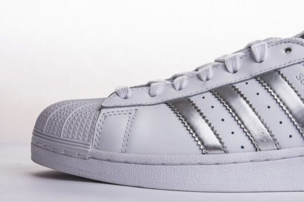 Superstar Shoes Footwear White/Silver Metallic/Core Black - Image 9